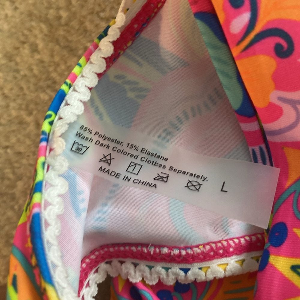 Size large colorful bikini  underwire top light cups - Picture 8 of 8